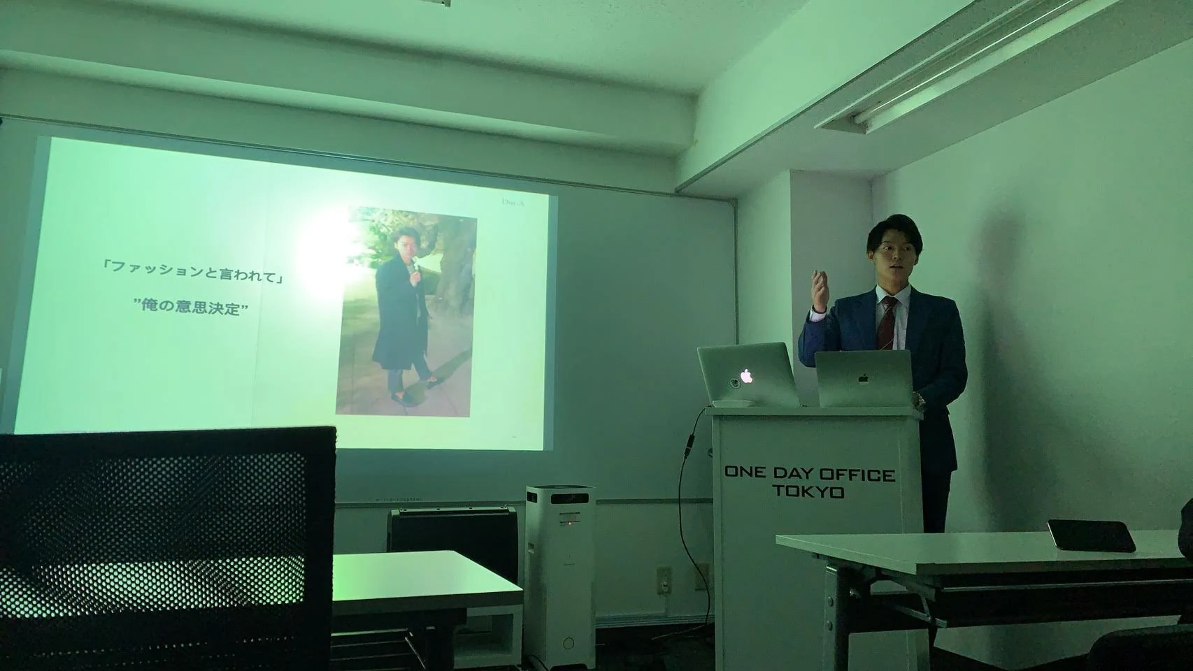 登壇中の代表取締役 小林 篤央